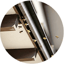 軒下から出入りしているのを見た...