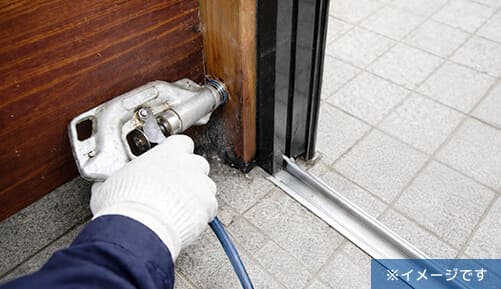玄関框（かまち）まわり局所シロアリ処理のイメージ